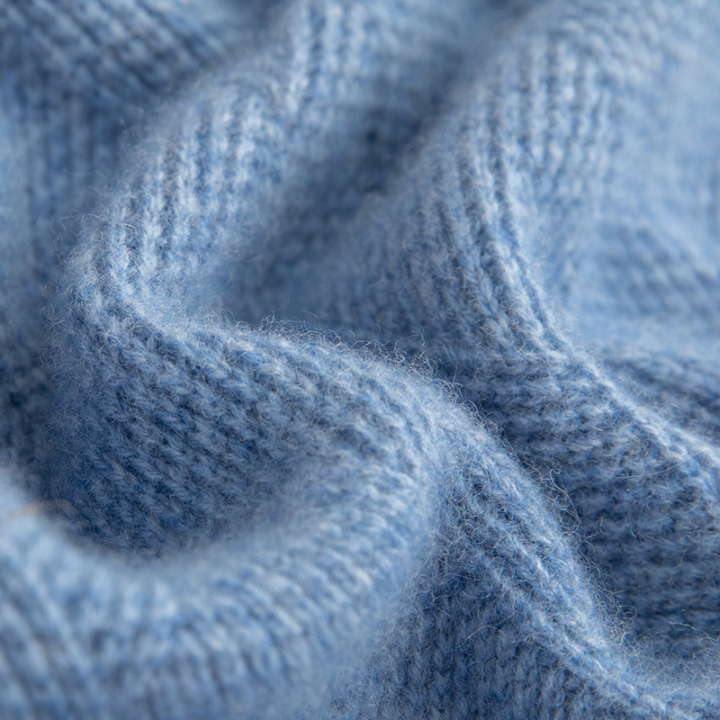 Пуловер от кашмир – 95% кашмир съдържание, плътно плетиво, кръгла яка, дълги ръкави, свободна кройка