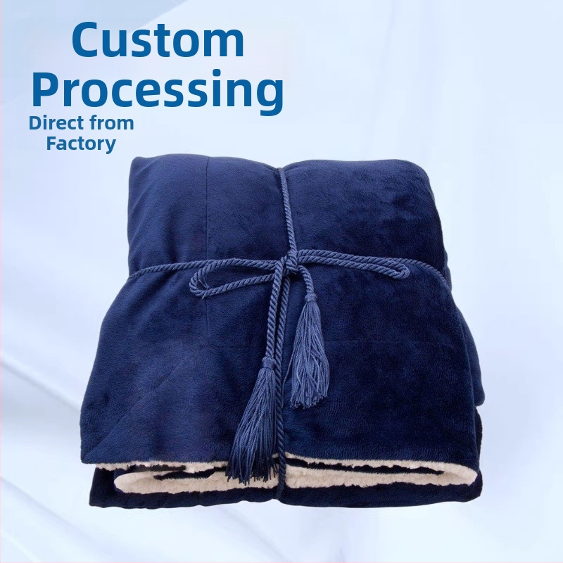 Κουβέρτα φλις πολυεστέρα με τριγωνικό σχέδιο και άκρη lock-edge, 250–450 g/m², χρήση άνοιξη-φθινόπωρο, προσαρμοσμένη επεξεργασία