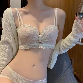 Δαντελένιο σουτιέν χωρίς μεταλλική ράβδο, 3/4 cup, μεσαίο σχήμα καλουπώματος, αφαιρούμενες διπλές τιράντες