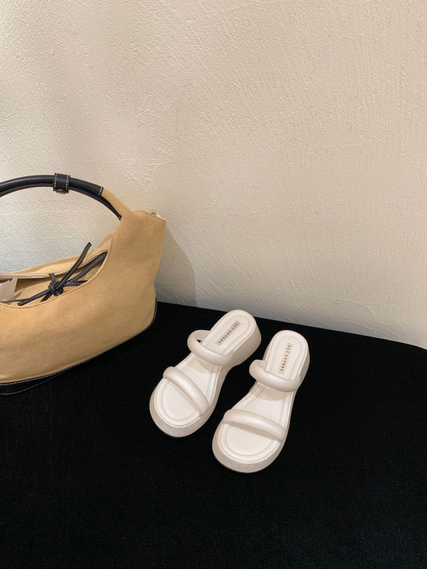 Ženske sandale otvorenog prsta s platformom; gornji materijal: Super fiber; unutarnji materijal: Super fiber; potplat: guma; oblik prsta: okrugli; stil: korejska verzija