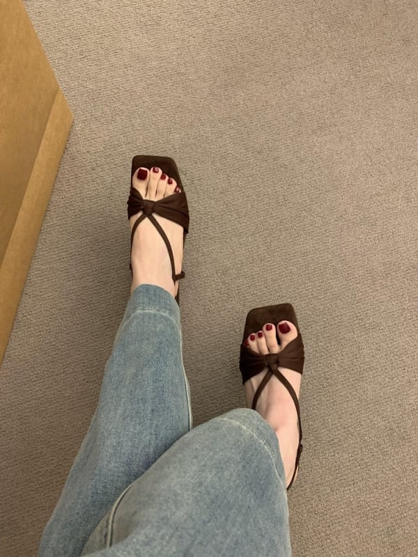 Сандали с една презрамка, леопардов принт, квадратен нос, клиновиден ток 3-6 см, закопчаване с една катарама