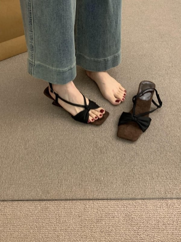 Сандали с една презрамка, леопардов принт, квадратен нос, клиновиден ток 3-6 см, закопчаване с една катарама