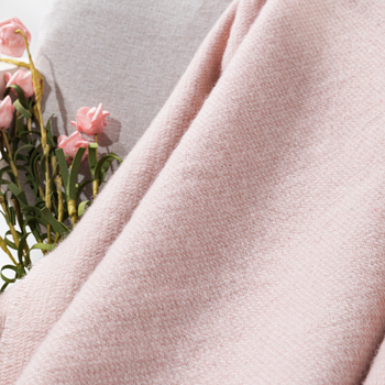 Κουβέρτα από μαλλί Merino — γεωμετρικό μοτίβο, μοντέρνο μίνιμαλιστικό στυλ, βάρος 300–499 g, κατάλληλη για άνοιξη και φθινόπωρο