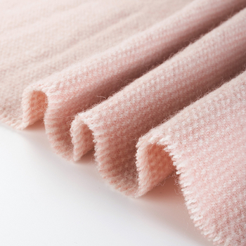 Κουβέρτα από μαλλί Merino — γεωμετρικό μοτίβο, μοντέρνο μίνιμαλιστικό στυλ, βάρος 300–499 g, κατάλληλη για άνοιξη και φθινόπωρο