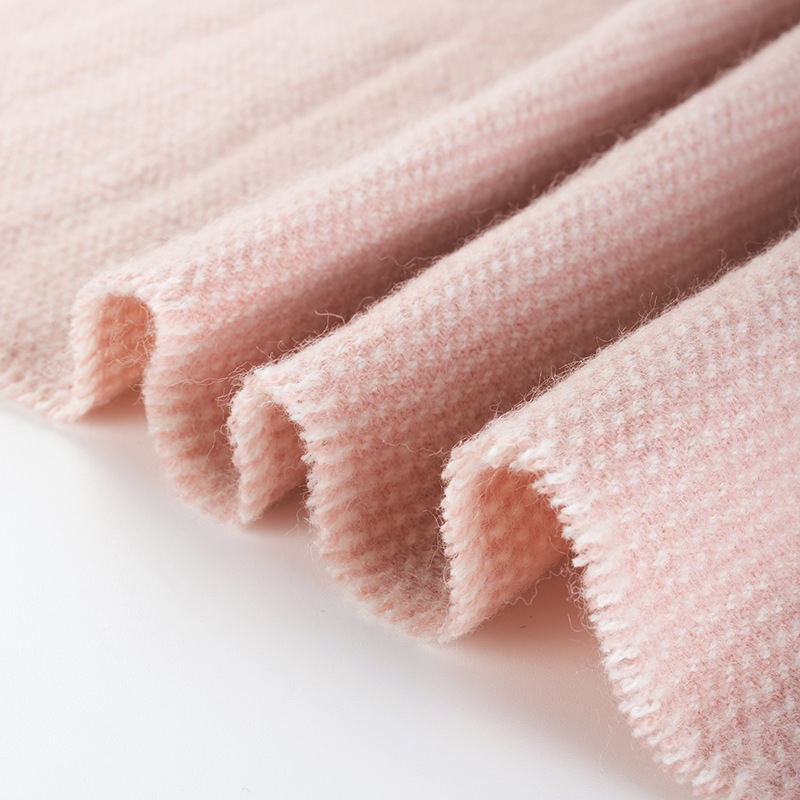 Κουβέρτα από μαλλί Merino — γεωμετρικό μοτίβο, μοντέρνο μίνιμαλιστικό στυλ, βάρος 300–499 g, κατάλληλη για άνοιξη και φθινόπωρο