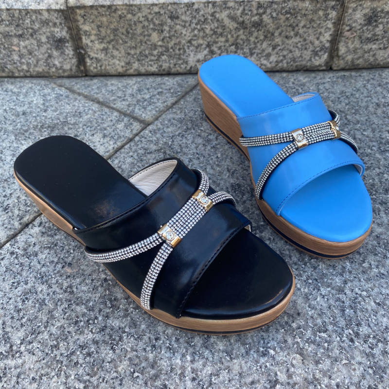 Ženske sandale s PU gornjim dijelom, gumeni potplat, slip-on, klinasti potpet 6–8 cm