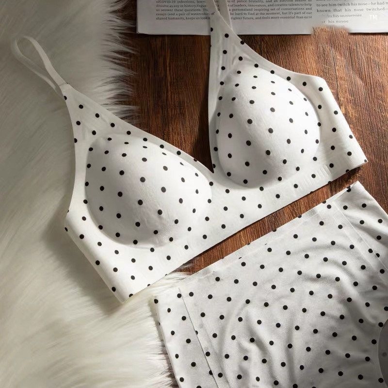 Set grudnjaka od pamuka, točkasti uzorak, stražnje zaključavanje s četiri reda kopči, fiksirane dvostruke naramenice, oblikovane košarice s tankim gornjim dijelom i debelim donjim dijelom