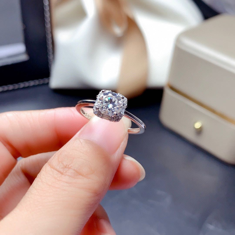 Σετ κοσμημάτων: ανοιχτό δαχτυλίδι με σχέδιο Eight Hearts and Eight Arrows, 2 καράτια, χαλκός ως βάση, επίχρυσο Pt950, ζιρκόν πέτρα, κολιέ με σταυρό-αλυσίδα, σκουλαρίκια και αξεσουάρ χεριού