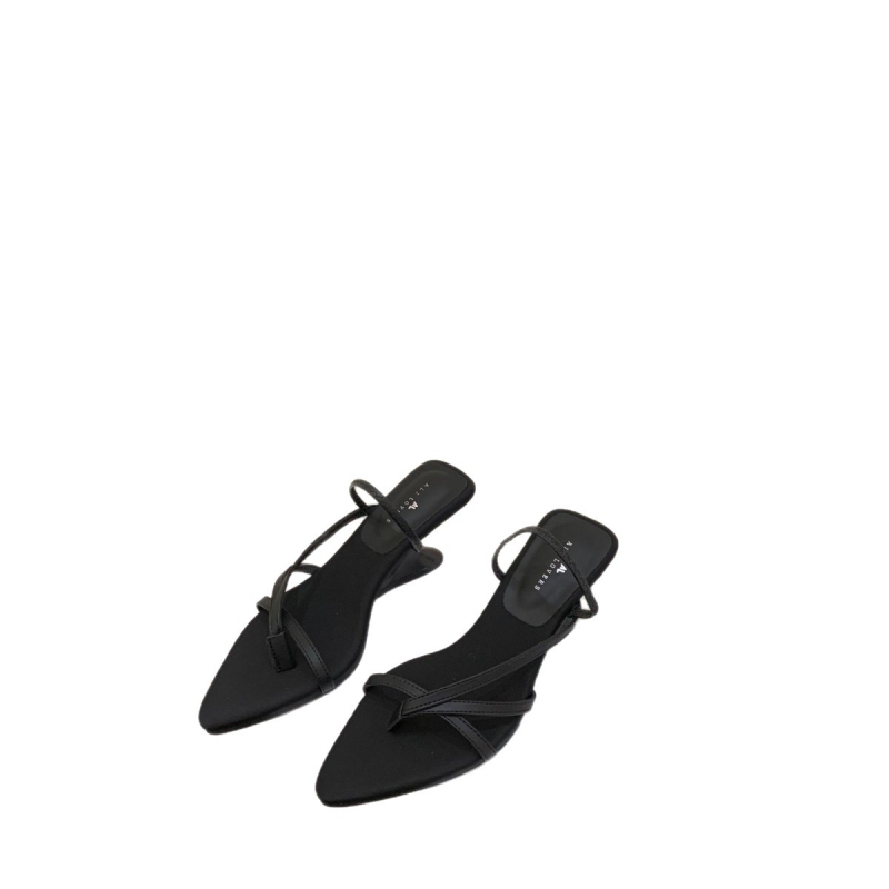 Koreai stílusú magasított szandál, hegyes orr, pánt a lábujjak között; felsőrész PU; belső PU; talp gumi; nyár 2025