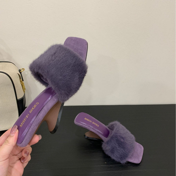 Női nyitott orrú bundás papucs velúr felsőrésszel, négyszögletes orr, PU bélés, gumírozott talp, 2025 ősz