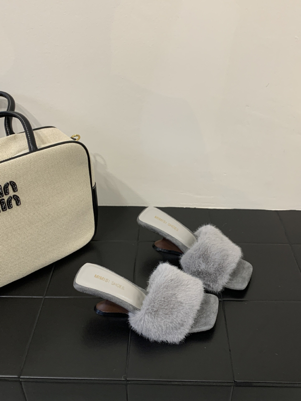 Női nyitott orrú bundás papucs velúr felsőrésszel, négyszögletes orr, PU bélés, gumírozott talp, 2025 ősz