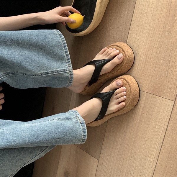 Sandale s platformom za vanjsku upotrebu, gumeni potplat, debeli potplat, visina peta 3–5 cm, gornji dio od super vlakana
