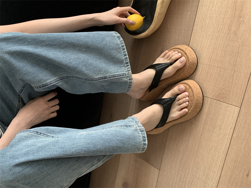 Sandale s platformom za vanjsku upotrebu, gumeni potplat, debeli potplat, visina peta 3–5 cm, gornji dio od super vlakana