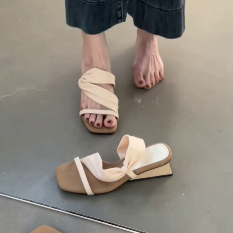 Ženske sandale s jednim remenom, kvadratni nos, gornji dio od mikrovlakana, gumena potplata, korejski stil