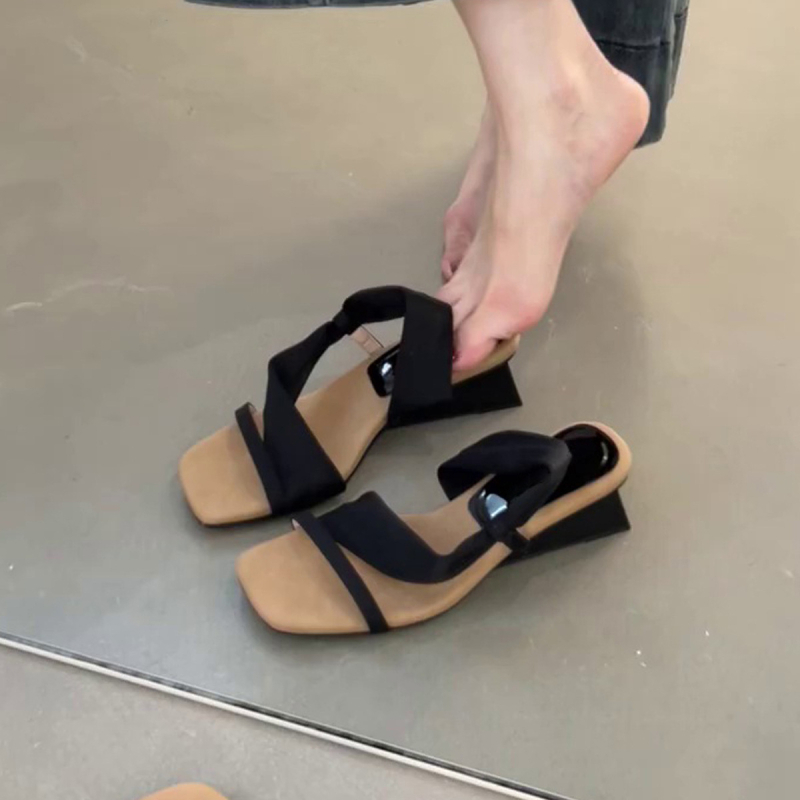 Ženske sandale s jednim remenom, kvadratni nos, gornji dio od mikrovlakana, gumena potplata, korejski stil