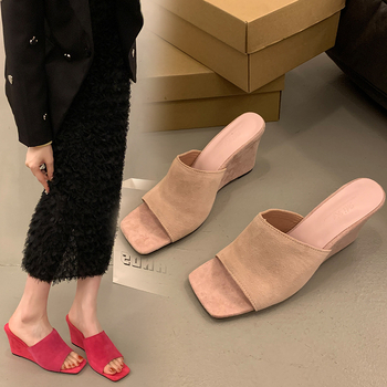 Platform szandál, PU felső rész, PU bélés, négyszögletes orr, gumi talp, nyár 2024