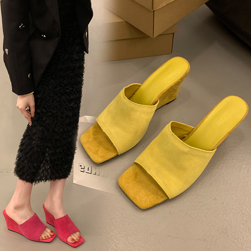 Platform szandál, PU felső rész, PU bélés, négyszögletes orr, gumi talp, nyár 2024