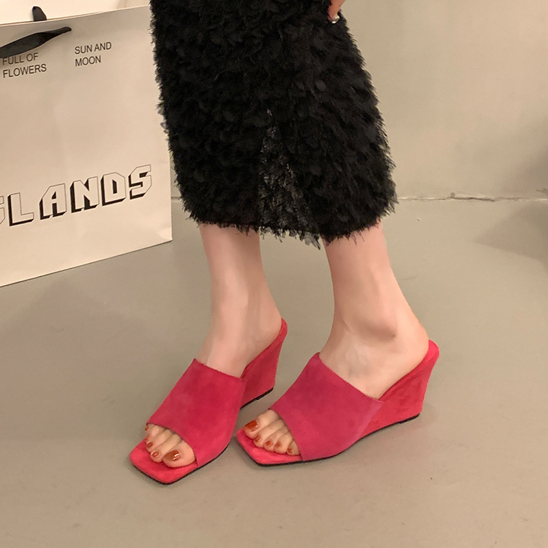 Platform szandál, PU felső rész, PU bélés, négyszögletes orr, gumi talp, nyár 2024