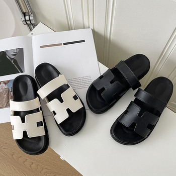 Női római szandál nyár 2025 — retro vastag talp, egypántos pánt, PVC felsőrész, PVC belső, PVC talp