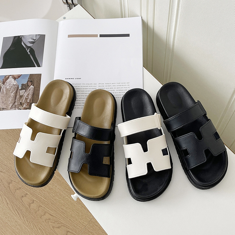 Női római szandál nyár 2025 — retro vastag talp, egypántos pánt, PVC felsőrész, PVC belső, PVC talp