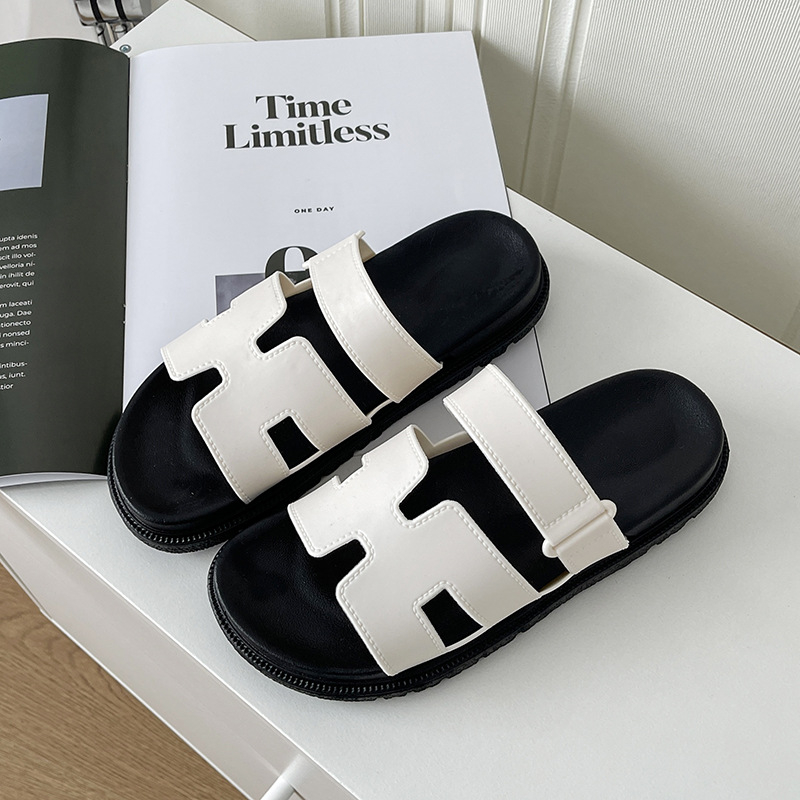 Női római szandál nyár 2025 — retro vastag talp, egypántos pánt, PVC felsőrész, PVC belső, PVC talp