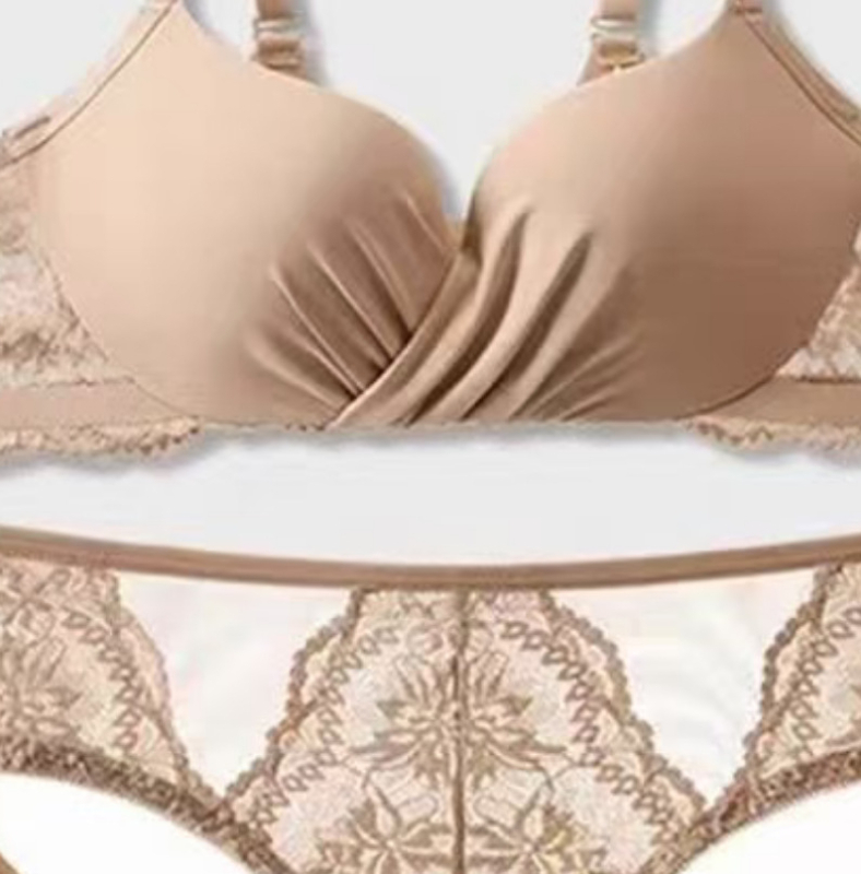 Set podprsenky z krajky, 3/4 košíčky, tvarované košíčky s tenkou hornou a hrubšou spodnou časťou, pevné ramienka, zadné zapínanie s tromi radmi háčikov