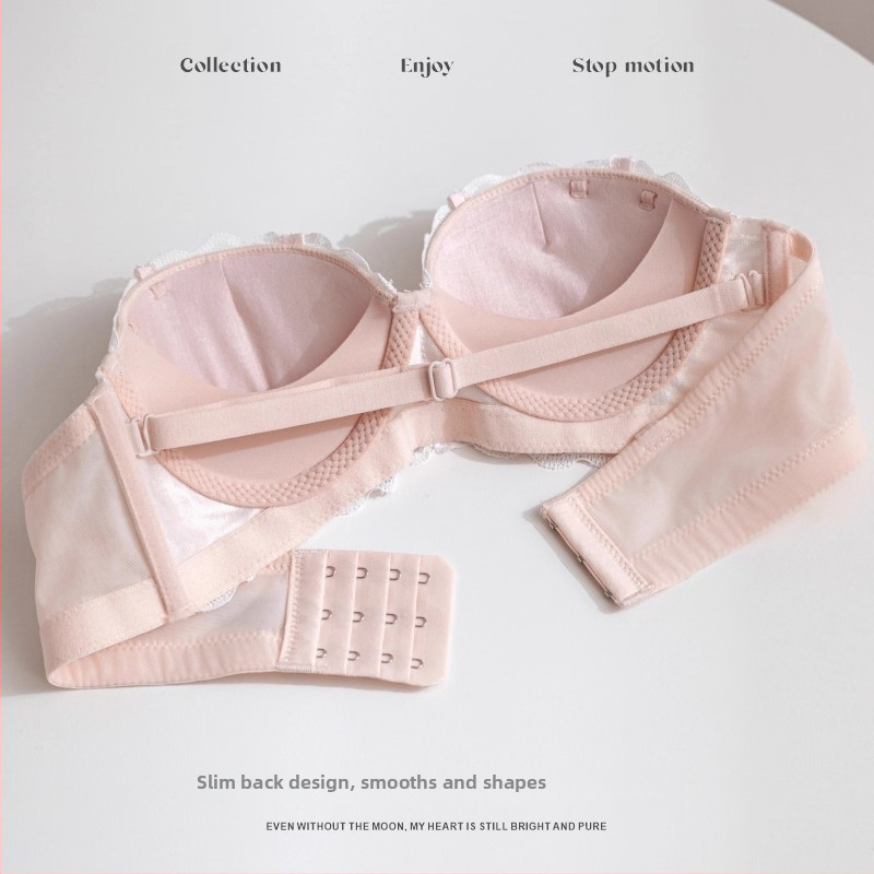 Bavlnená podprsenka s košíčkami 3/4, tvarované košíčky s tenkým horným dielom a hrubším spodným dielom, odnímateľné dvojité ramienka, zadné zapínanie na štyri rady háčikov