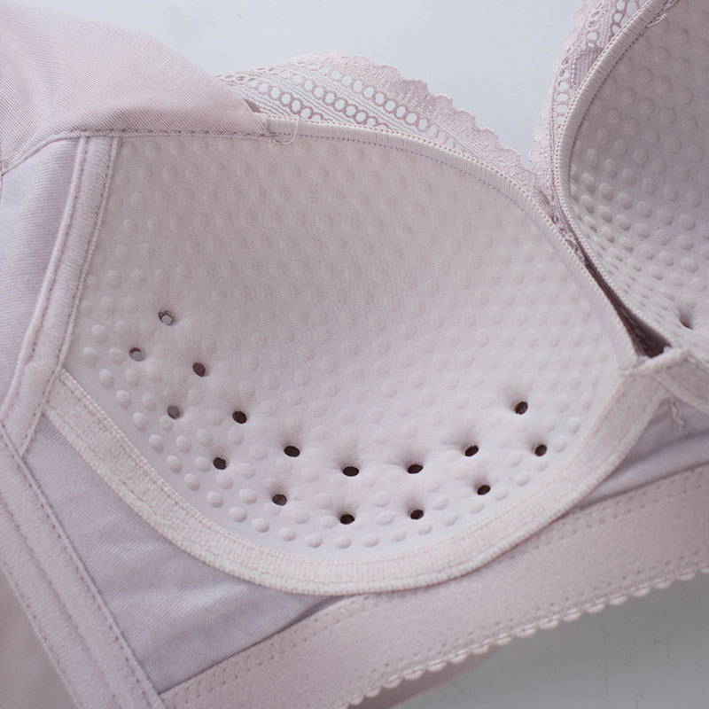 Безжичен сутиен с 3/4 чашки, тънки формовани чашки, без метална подпора, фиксирани двойни презрамки, закопчаване отзад с четири реда куки