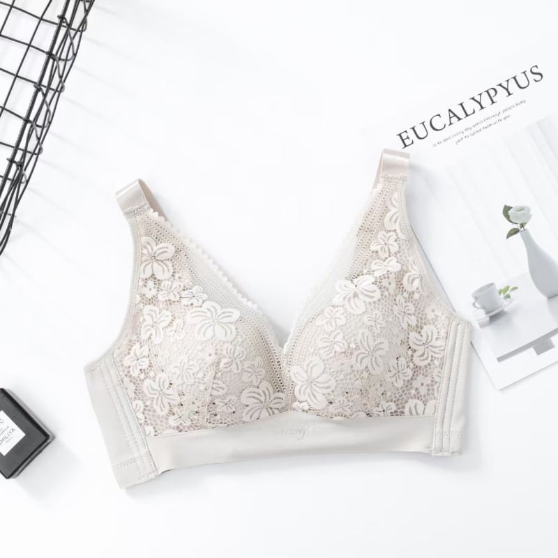 Безжичен сутиен с 3/4 чашки, тънки формовани чашки, без метална подпора, фиксирани двойни презрамки, закопчаване отзад с четири реда куки