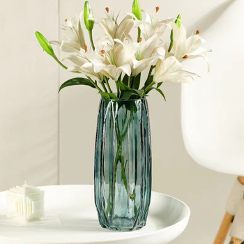 Стъклена ваза, минималистичен вертикално оребрен дизайн, прозрачна, подходяща за водни аранжировки в дневната