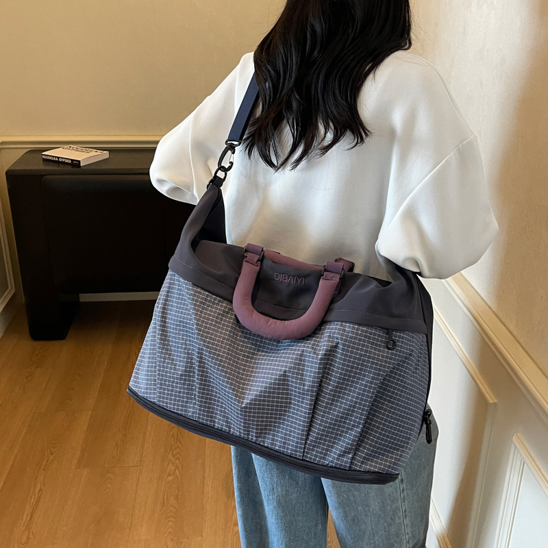 Putna torba, proširiva, lagana, gradski minimalistički stil (Kapacitet: 20–35 L; Materijal: platno; Podstava: poliester; Funkcije: prozračna, otporna na habanje, odjeljak za suho i mokro; Stil: gradska jednostavnost)