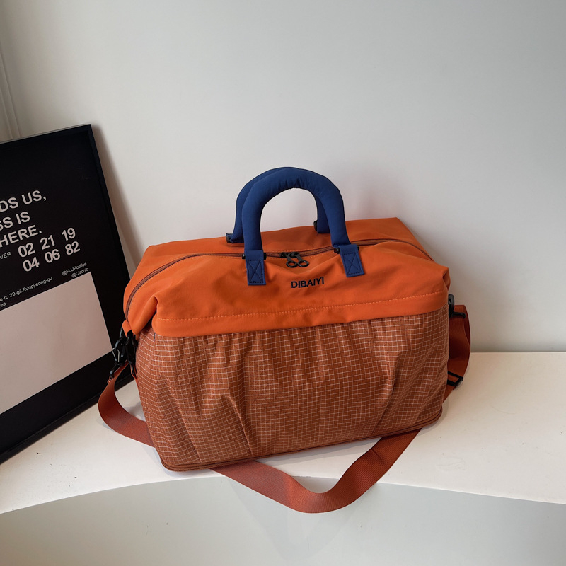 Putna torba, proširiva, lagana, gradski minimalistički stil (Kapacitet: 20–35 L; Materijal: platno; Podstava: poliester; Funkcije: prozračna, otporna na habanje, odjeljak za suho i mokro; Stil: gradska jednostavnost)
