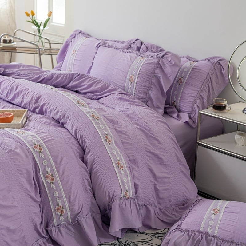 Seersucker hímzett négy részes ágyneműkészlet pamut-len anyagból, csipkés huzattal