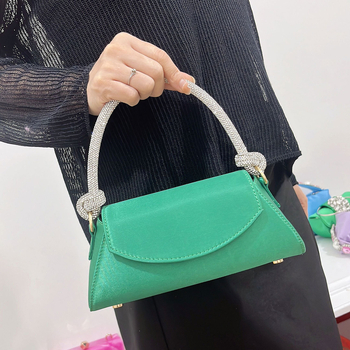 Елегантна вечерна чанта с урбанистичен стил, копринена материя, хоризонтална квадратна форма, магнитно закопчаване, вътрешен джоб за телефон и джоб за лична карта