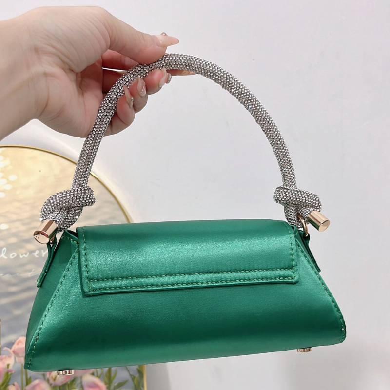 Елегантна вечерна чанта с урбанистичен стил, копринена материя, хоризонтална квадратна форма, магнитно закопчаване, вътрешен джоб за телефон и джоб за лична карта