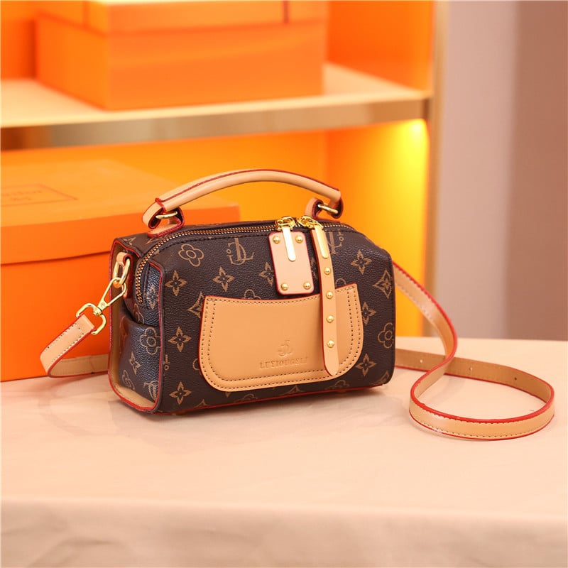 Дамска вечерна чанта с хоризонтална квадратна форма – PU кожа, цип за отваряне, подплата полиестер, вътрешен джоб с цип