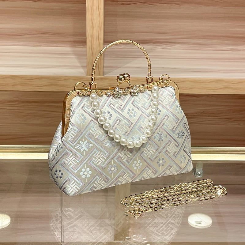 Вечерна чанта от брокат с перлена синджирка и заключване, полиестерна подплата