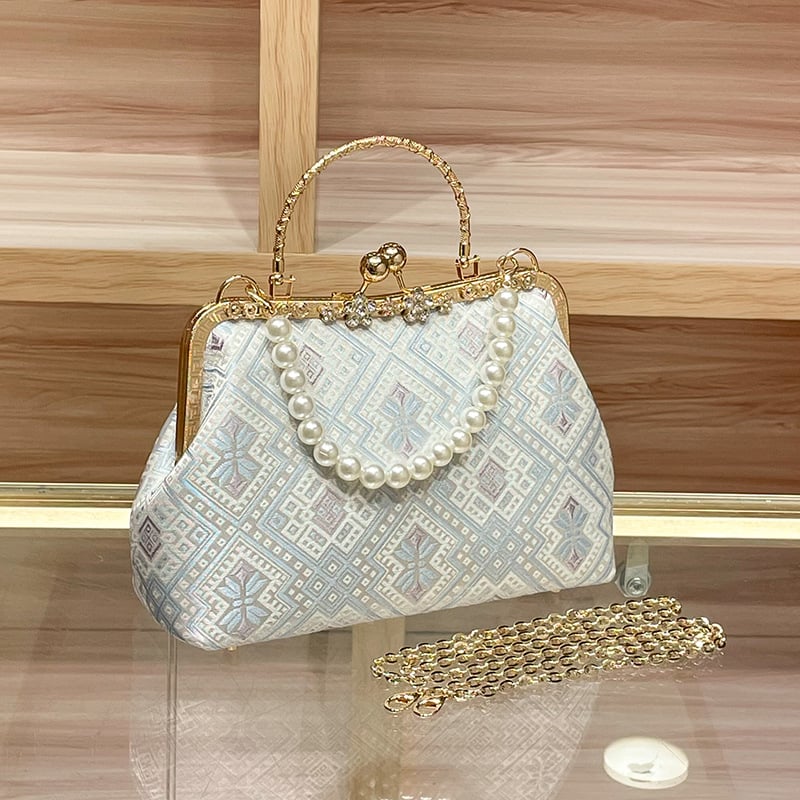 Вечерна чанта от брокат с перлена синджирка и заключване, полиестерна подплата