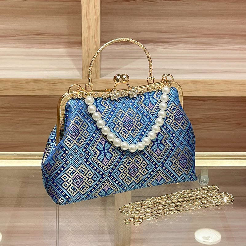 Вечерна чанта от брокат с перлена синджирка и заключване, полиестерна подплата