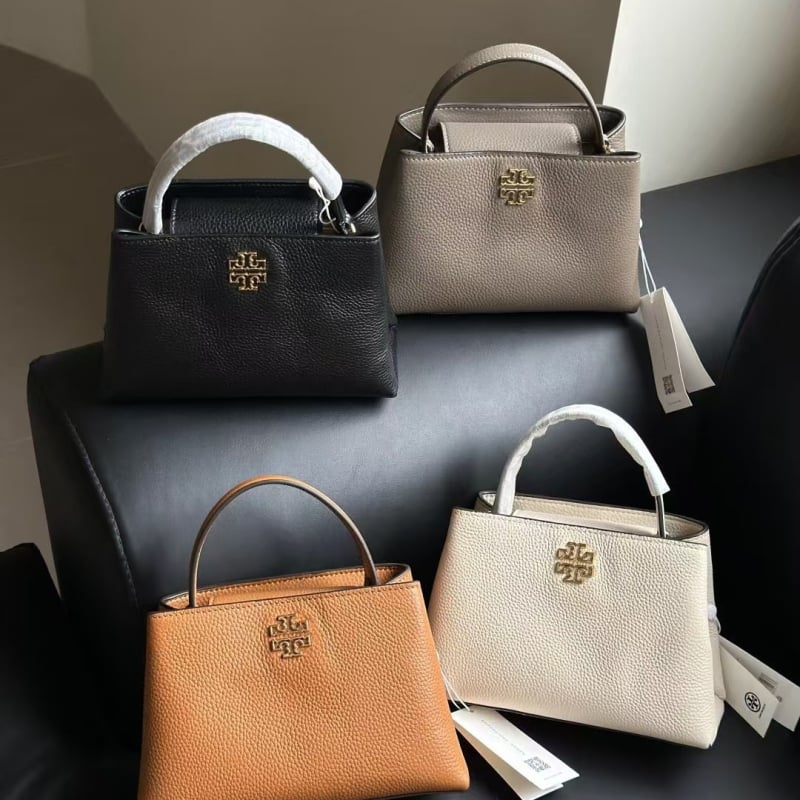 Кожена чанта през рамо | естествена кожа (първи слой телешка кожа) | платнена подплата | хоризонтална квадратна форма | магнитно закопчаване | вътрешен джоб за документи и джоб с цип