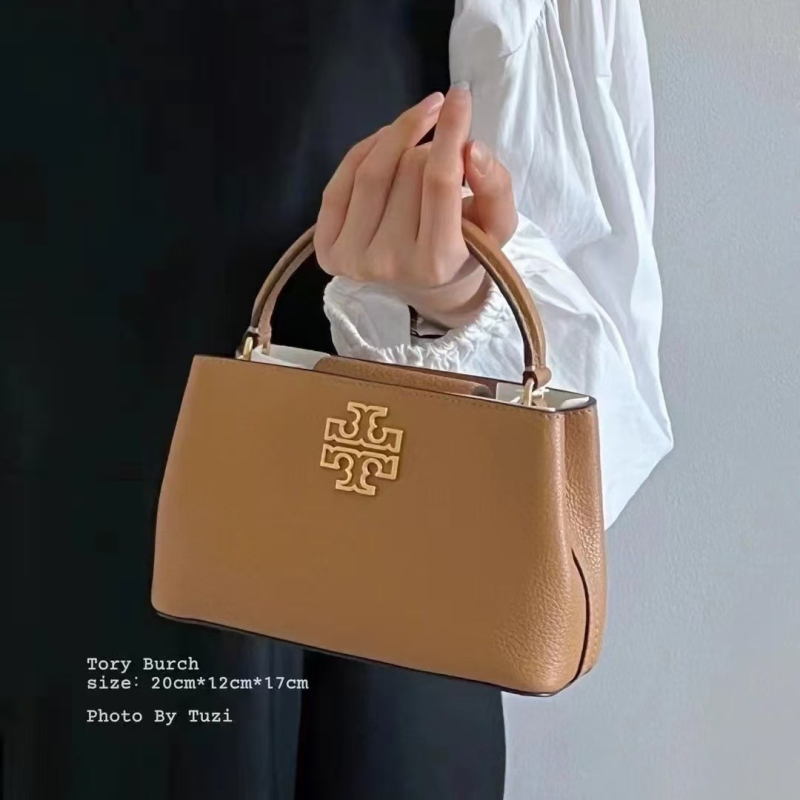 Кожена чанта през рамо | естествена кожа (първи слой телешка кожа) | платнена подплата | хоризонтална квадратна форма | магнитно закопчаване | вътрешен джоб за документи и джоб с цип