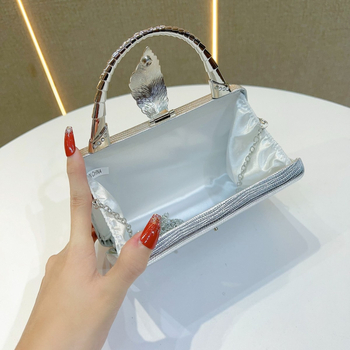 Torba CL3202 — PU, kvadratna, otvoreni gornji dio, unutarnji džep za telefon, jedna naramenica