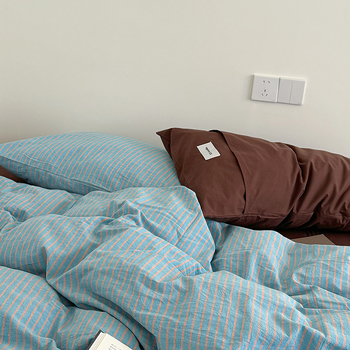 Set posteljine od 100% pamuka s prugama, 4-dijelni, stil gumicom na dnu (fitted sheet), reaktivni tisak