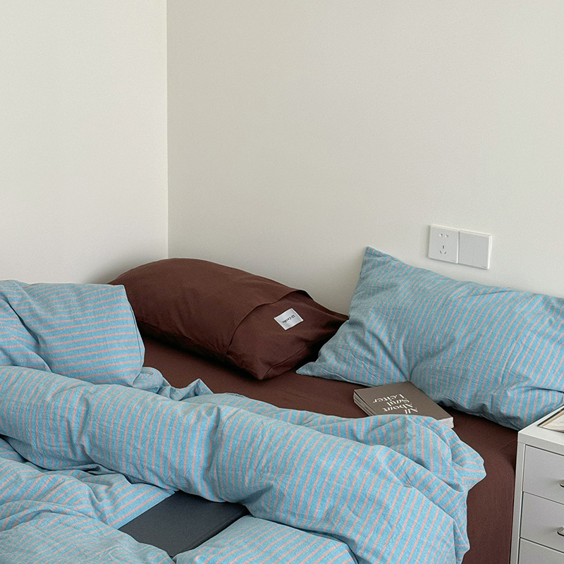 Set posteljine od 100% pamuka s prugama, 4-dijelni, stil gumicom na dnu (fitted sheet), reaktivni tisak