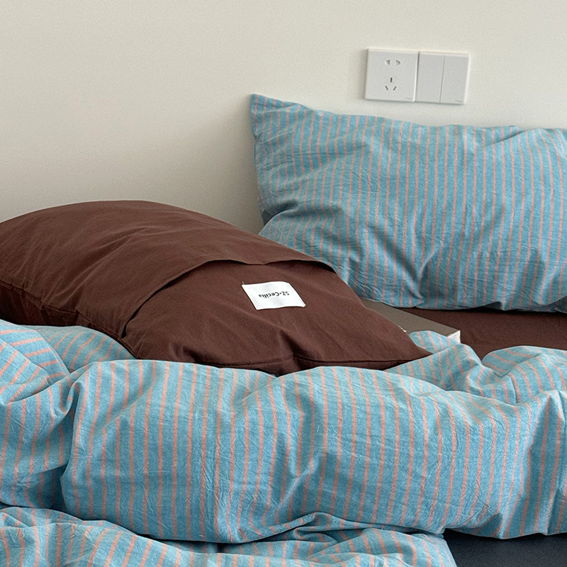 Set posteljine od 100% pamuka s prugama, 4-dijelni, stil gumicom na dnu (fitted sheet), reaktivni tisak