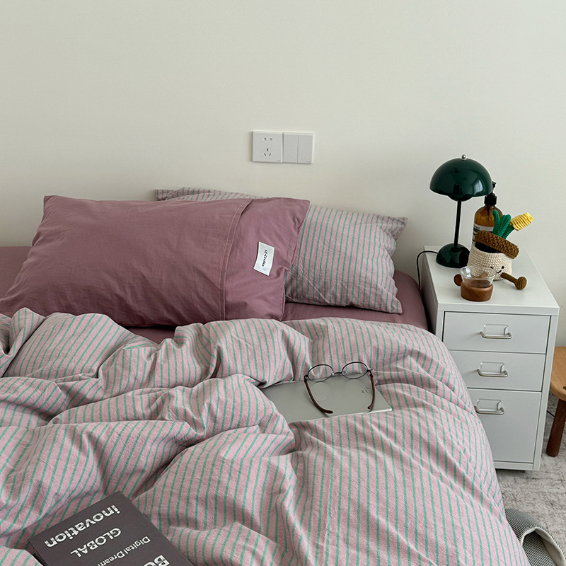 Set posteljine od 100% pamuka s prugama, 4-dijelni, stil gumicom na dnu (fitted sheet), reaktivni tisak