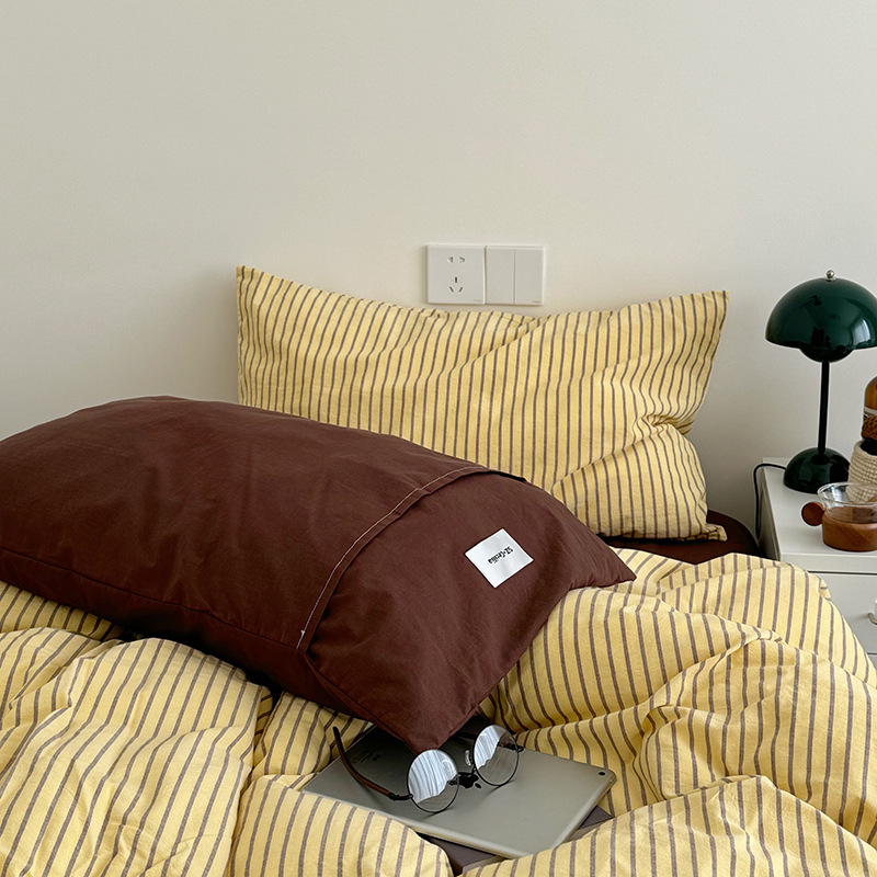Set posteljine od 100% pamuka s prugama, 4-dijelni, stil gumicom na dnu (fitted sheet), reaktivni tisak