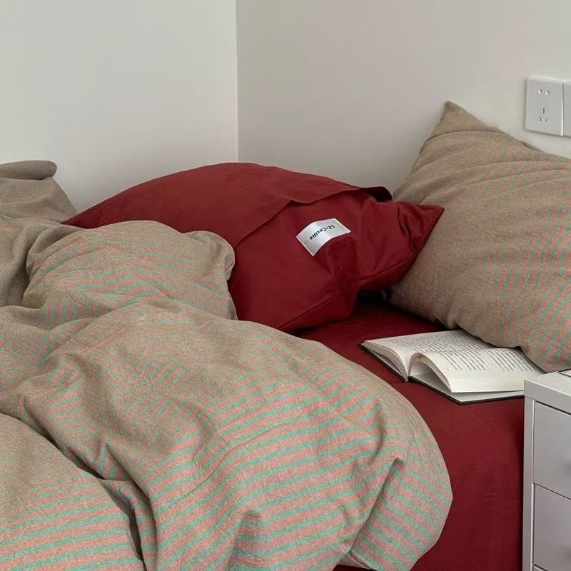 Set posteljine od 100% pamuka s prugama, 4-dijelni, stil gumicom na dnu (fitted sheet), reaktivni tisak