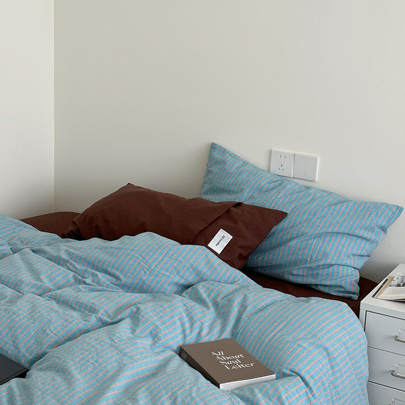 Set posteljine od 100% pamuka s prugama, 4-dijelni, stil gumicom na dnu (fitted sheet), reaktivni tisak