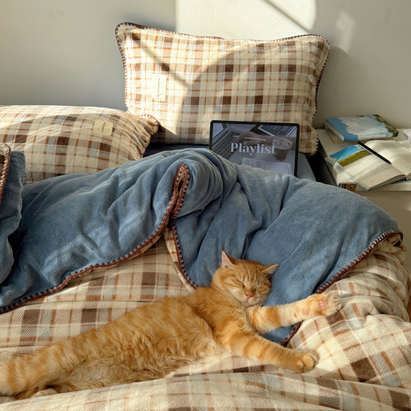 Tejbarna velúr anyagból készült négy részes ágyneműkészlet, dupla oldalas dunyházával | Geometriai minta | Reaktív nyomtatás és színezés | Tömeg 3500–4000 g